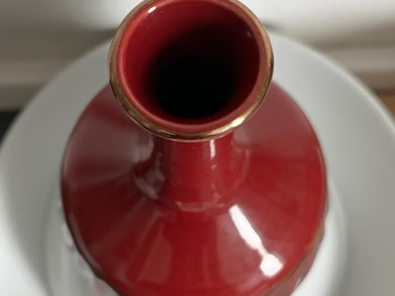 Billede 5 - Johgus Bornholm Keramikvase – Rød m. guld (Nr. 473