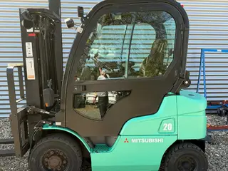 Mitsubishi FD20N Diesel truck