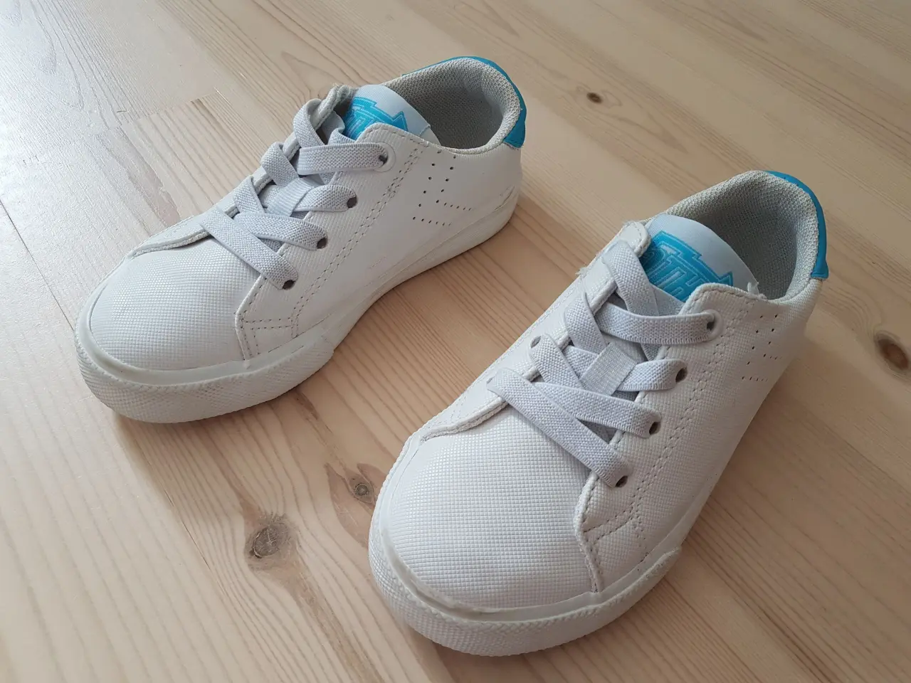 Billede 1 - Sneakers str 27 - næsten nye