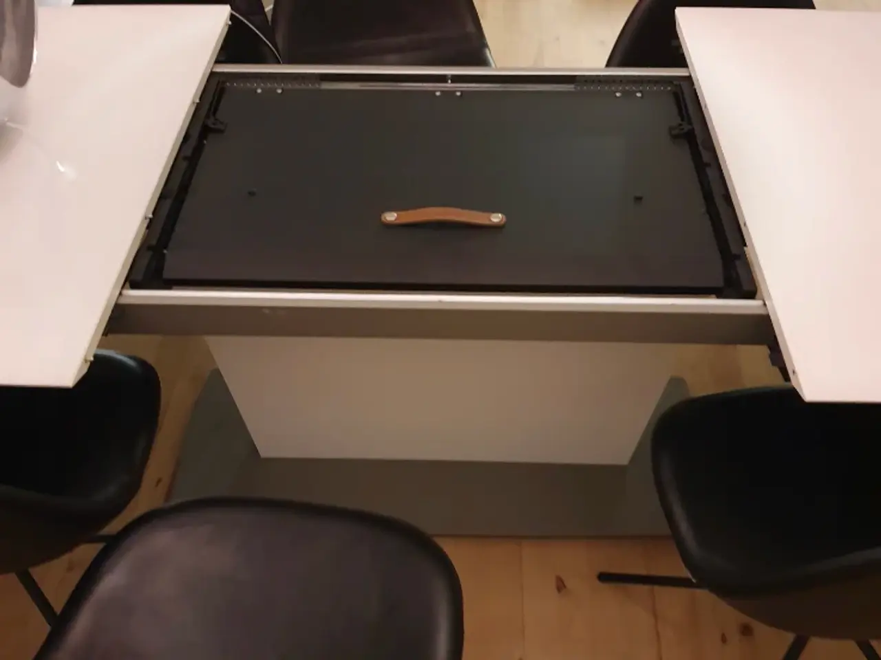 Billede 6 - Eksklusivt BoConcept Milano spisebord m. udtræk