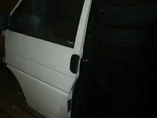 2. T4 2,5Tdi 10 pers Bus og 2 varevogne. i dele