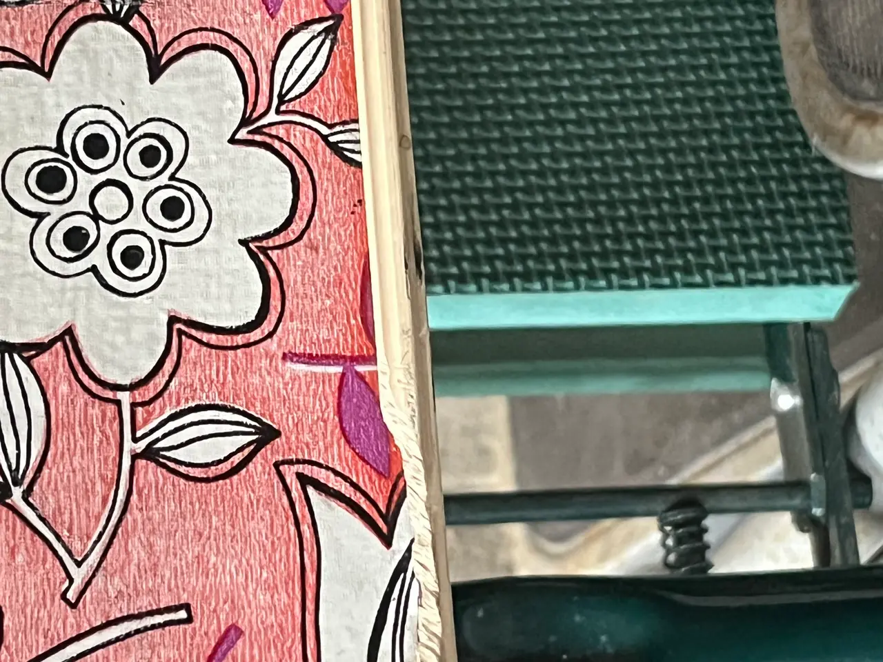 Billede 2 - Retro bord med blomster og stribet stol