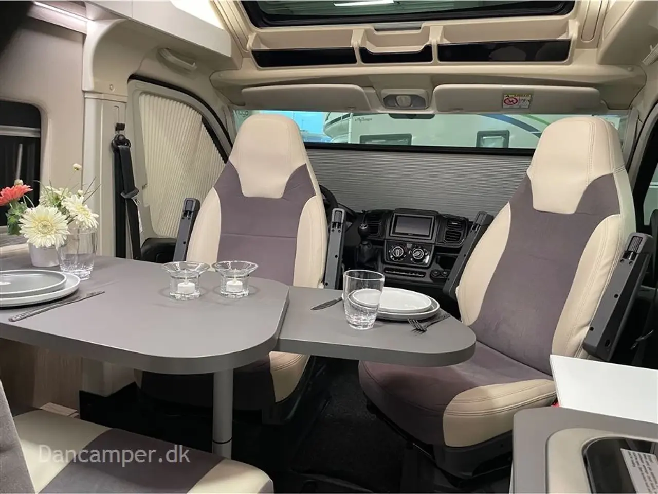 Billede 18 - 2023 - Chausson ROAD LINE V594 VIP MAX UNDER KLARGØRING! Super spændende, kort van med to dobbeltsenge på tværs i køjesystem. 2,2, L motor , 140 HK, solcelle og markise m.m.
