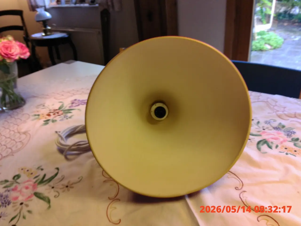 Billede 4 - Rød pendel lampe til loft med hvid inderside