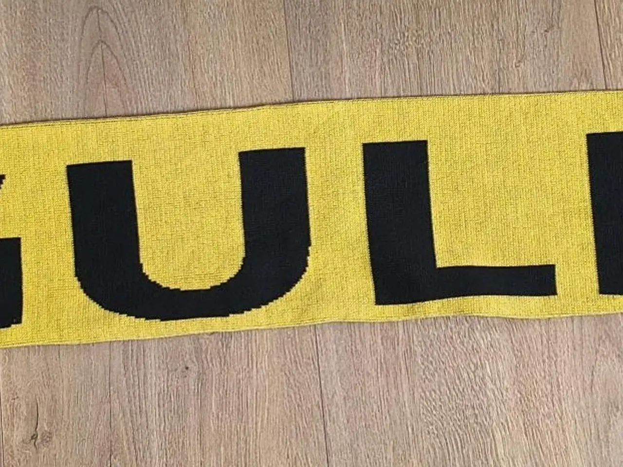 Billede 2 - AC HORSENS "POKALFINALE 2012" HALSTØRKLÆDE, 135 CM