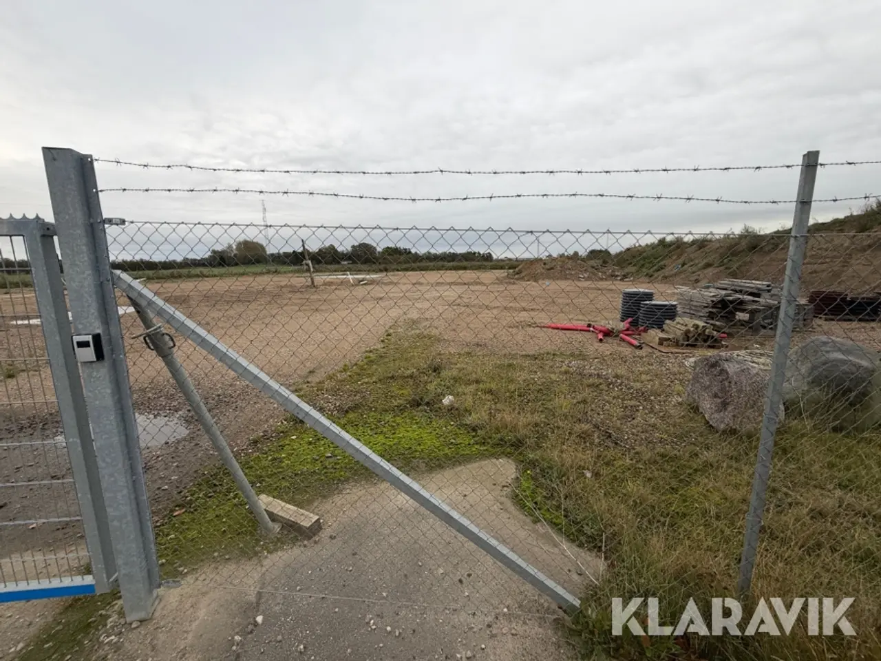 Billede 2 - Hegn med dør og porte, Ishøj, ca. 680 meter
