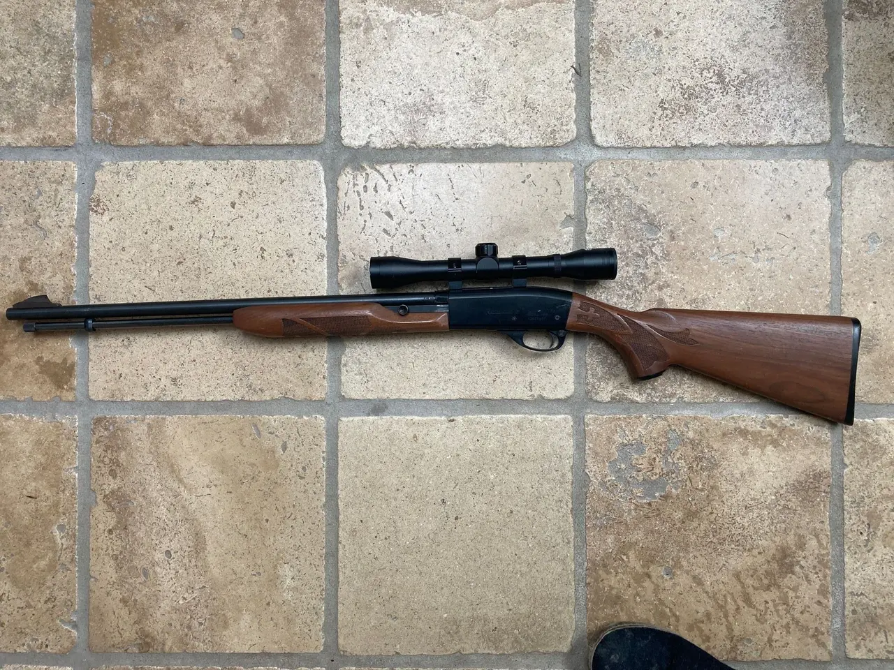Billede 1 - Remington halvautomatisk salonriffel