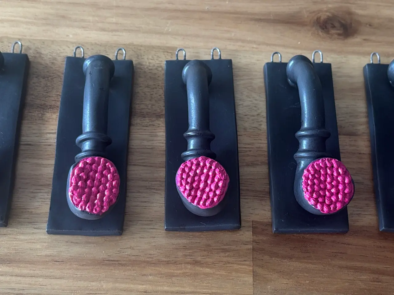 Billede 4 - Lakrids pibe med pink top håndlavet i keramik.