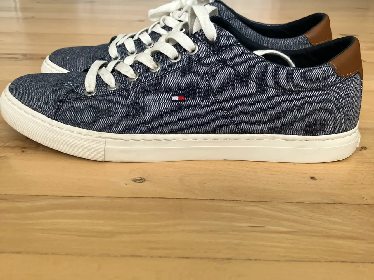 Billede 2 - Nye Tommy Hilfiger sneakers str 44 nypris 1000kr