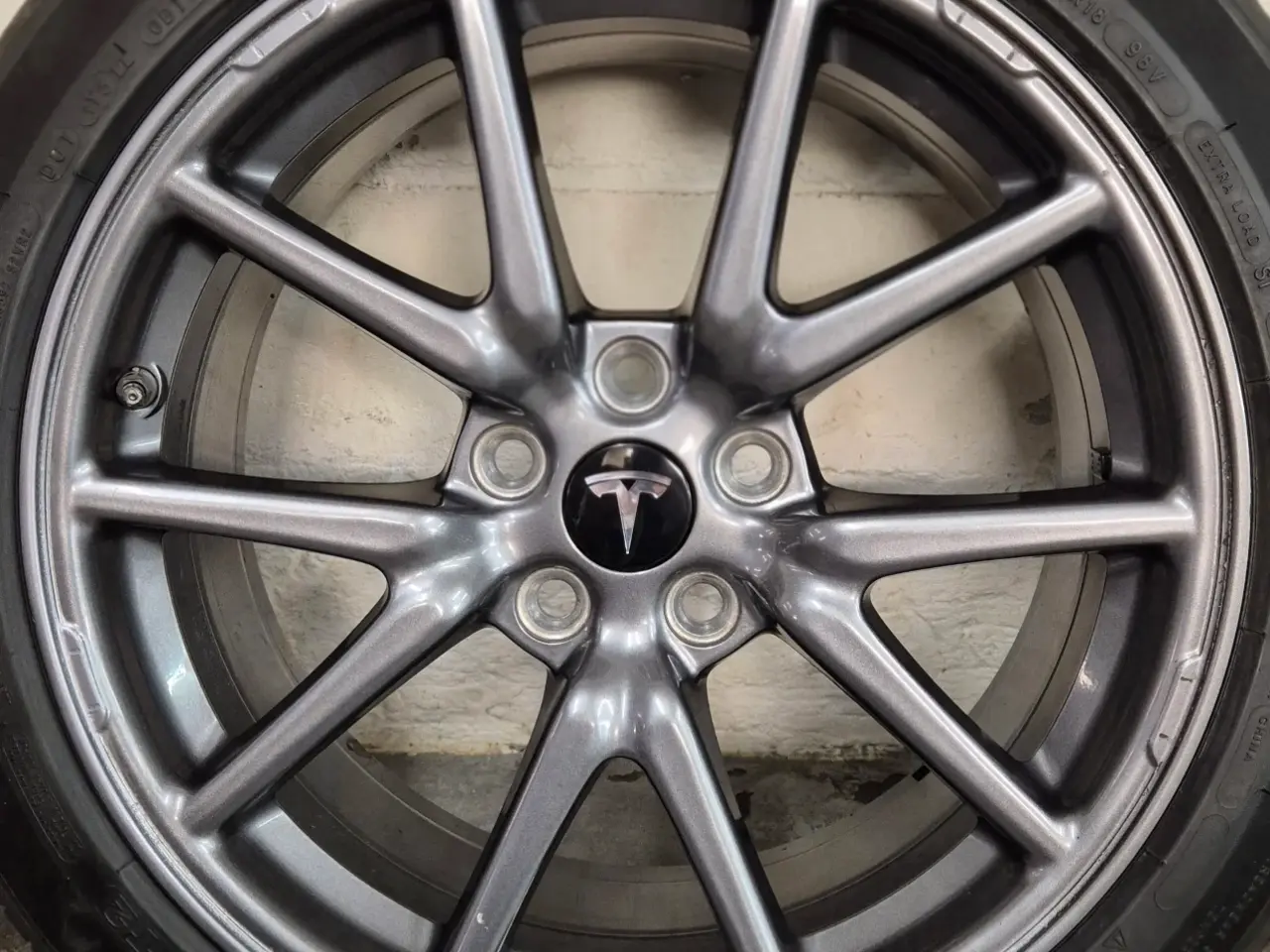Billede 9 - TESLA MODEL 3 ORIGINAL ALUFÆLGE MED SOMMERDÆK