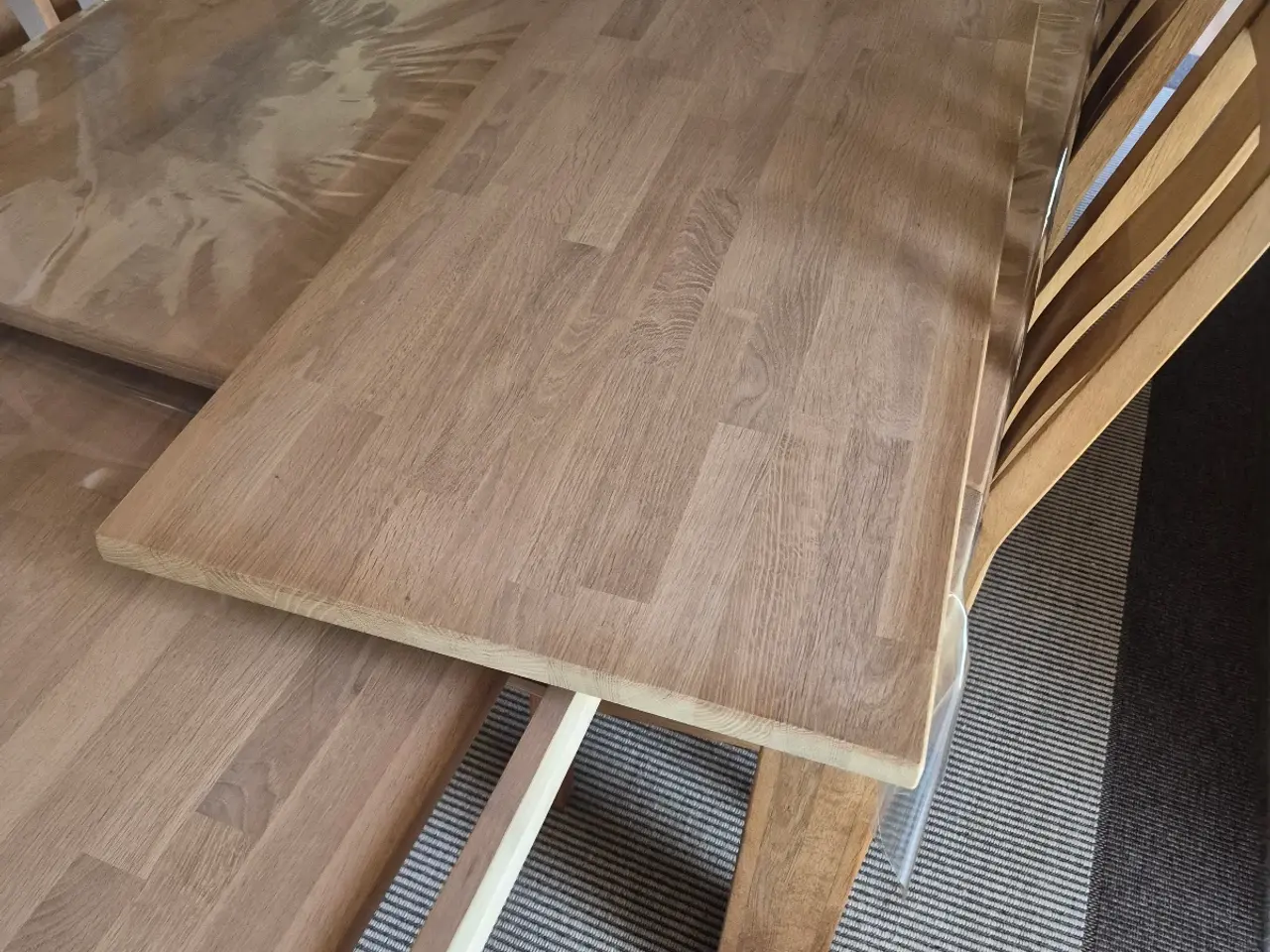 Billede 7 - Velholdt  spisebord og 8 stole 