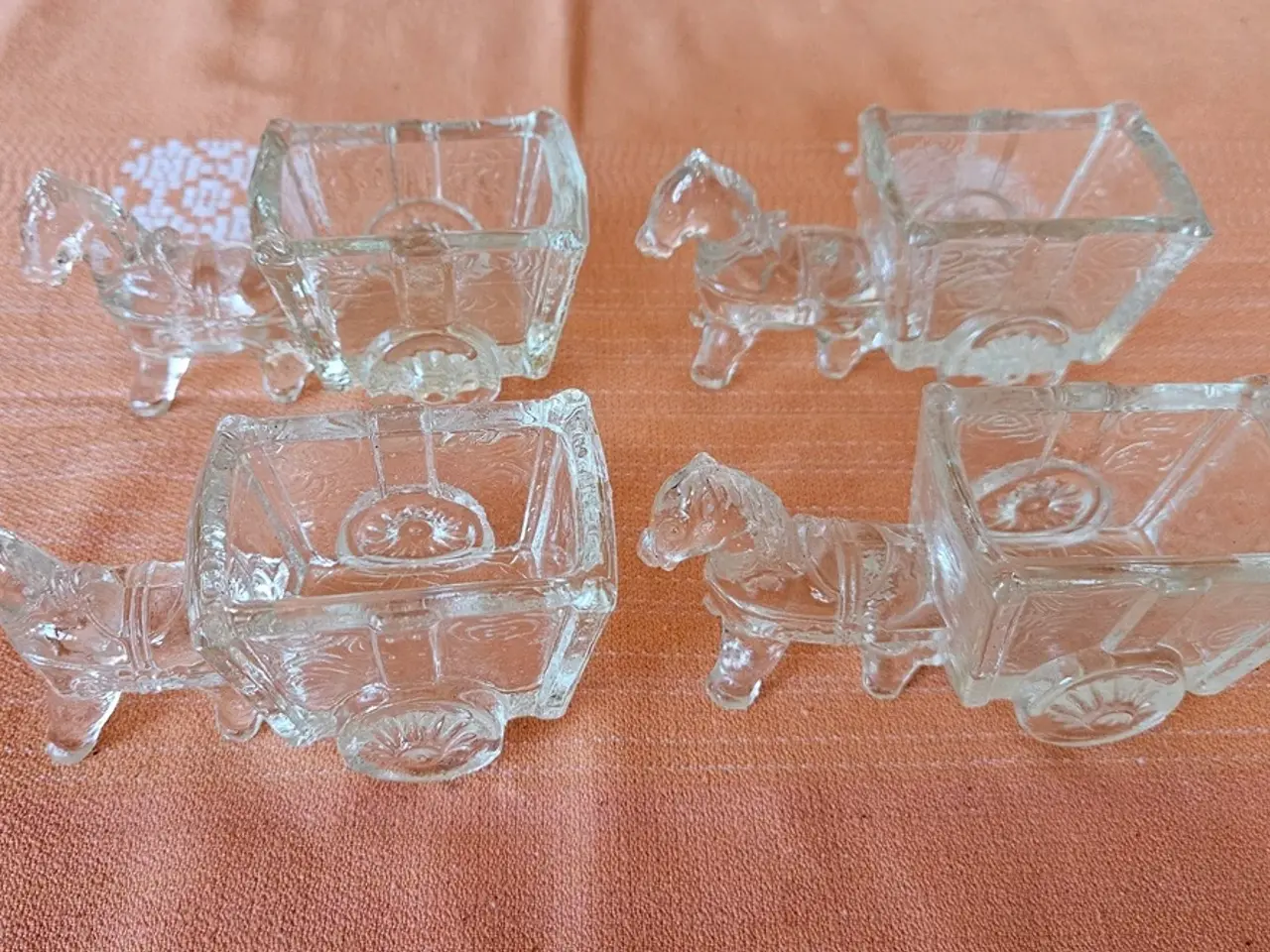 Billede 1 - 4 Saltkærrer i presset glas