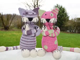 Hæklede kæmpe-katte, 70 cm, håndarbejde