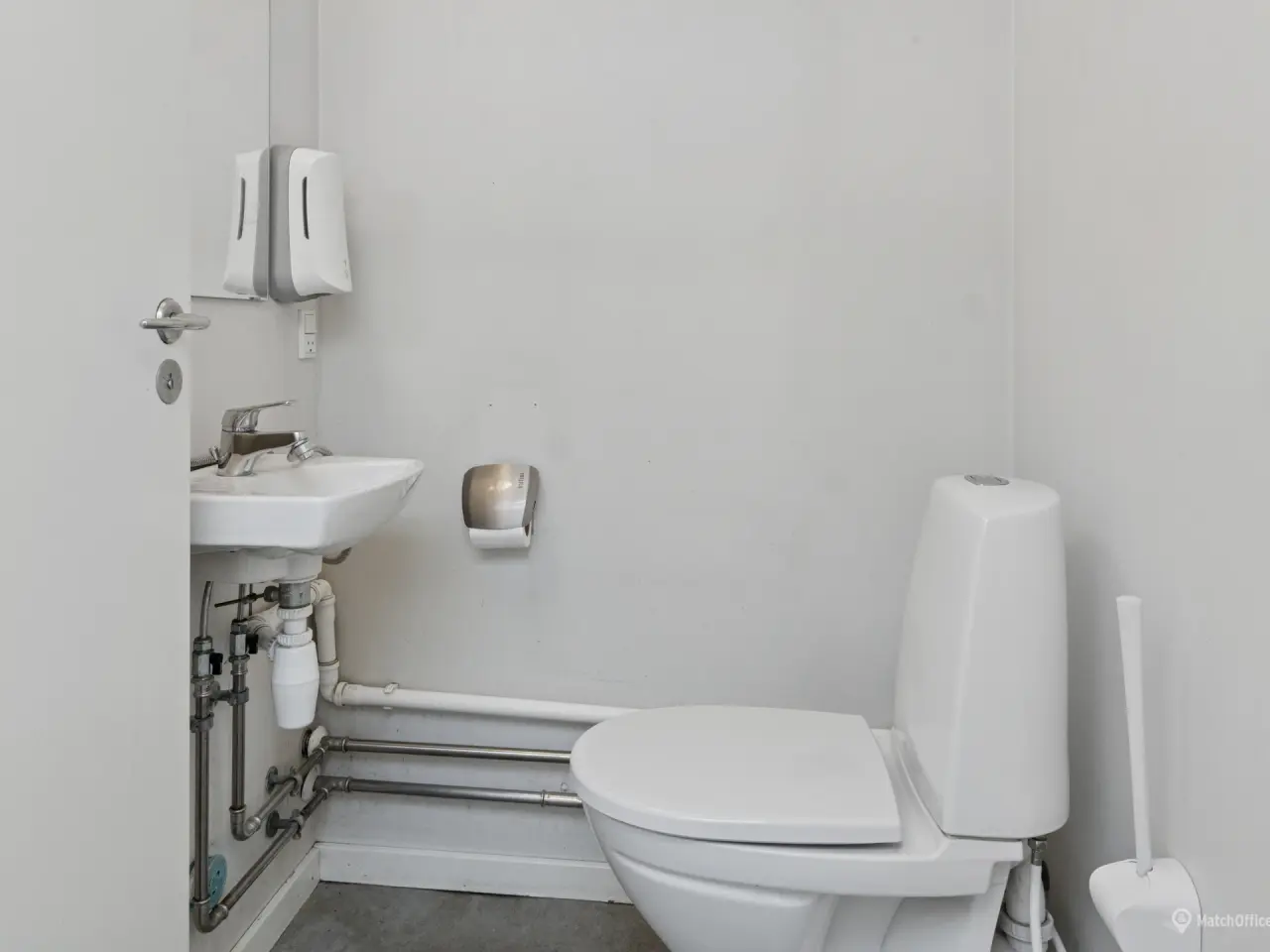 Billede 8 - Lager til leje i Glostrup med høj loftshøjde og porte samt central placering nær Ring 3 og E45