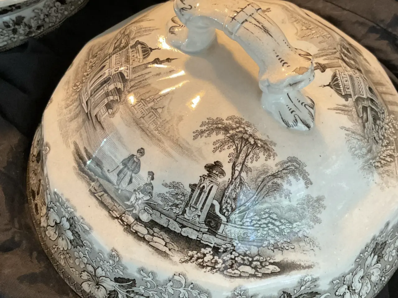 Billede 3 - Engelsk 1800 tals fajance med samme motiv