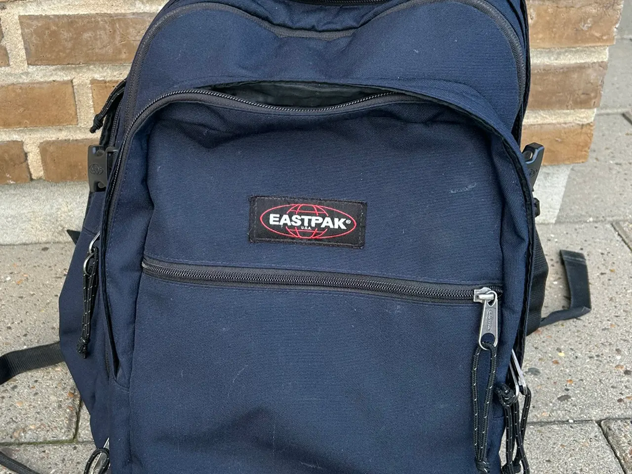 Billede 1 - Eastpak skoletaske med plads til computer