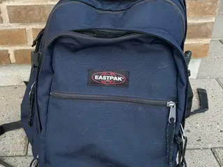 Eastpak skoletaske med plads til computer