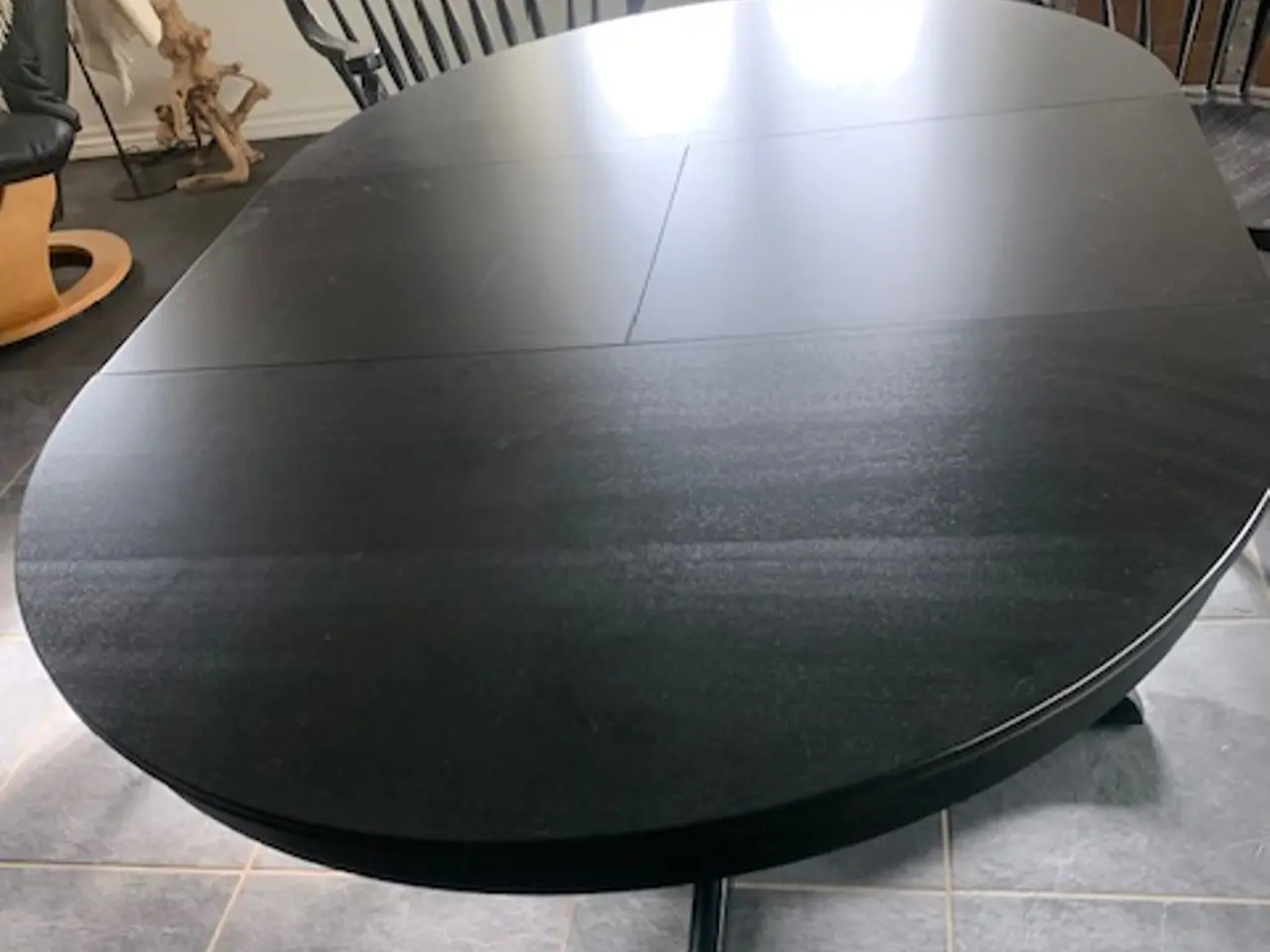 Billede 2 - Ikea Spisebord med udtræk Ø 112 og 4 sorte stole