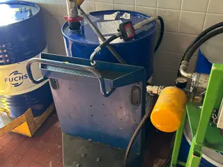 Oliepumpevogn samt olietønde FUCHS PLANTOHYD SE 32