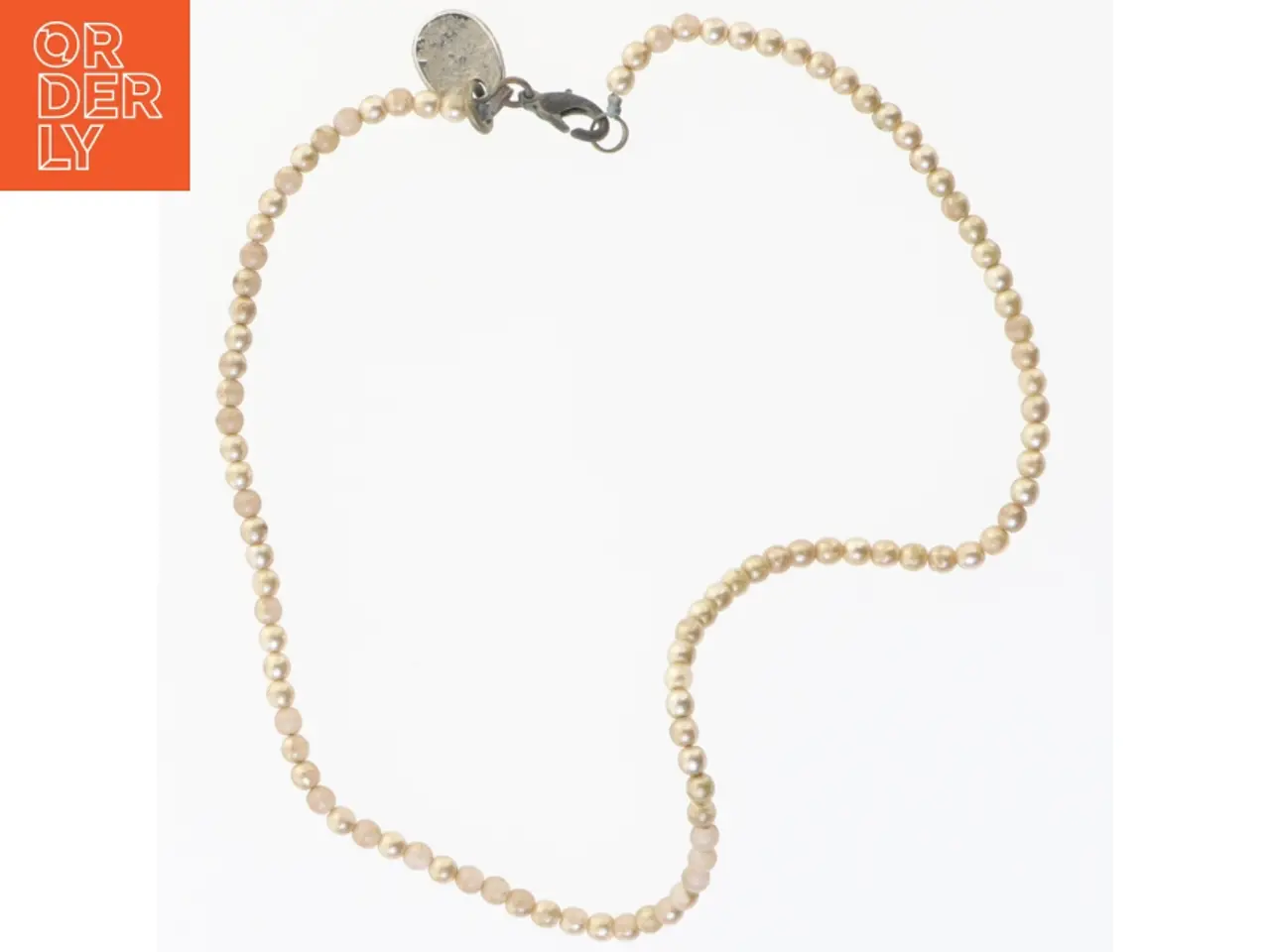 Billede 2 - Perlehalskæde med vedhæng (str. 40,5 cm)