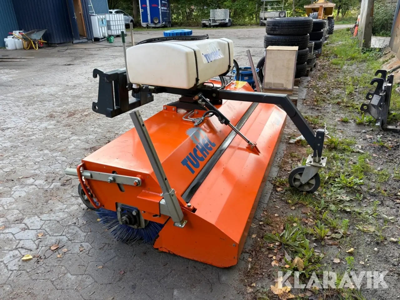 Billede 2 - Fejemaskine med opsamler og vandtank Tuchel Plus 590-230