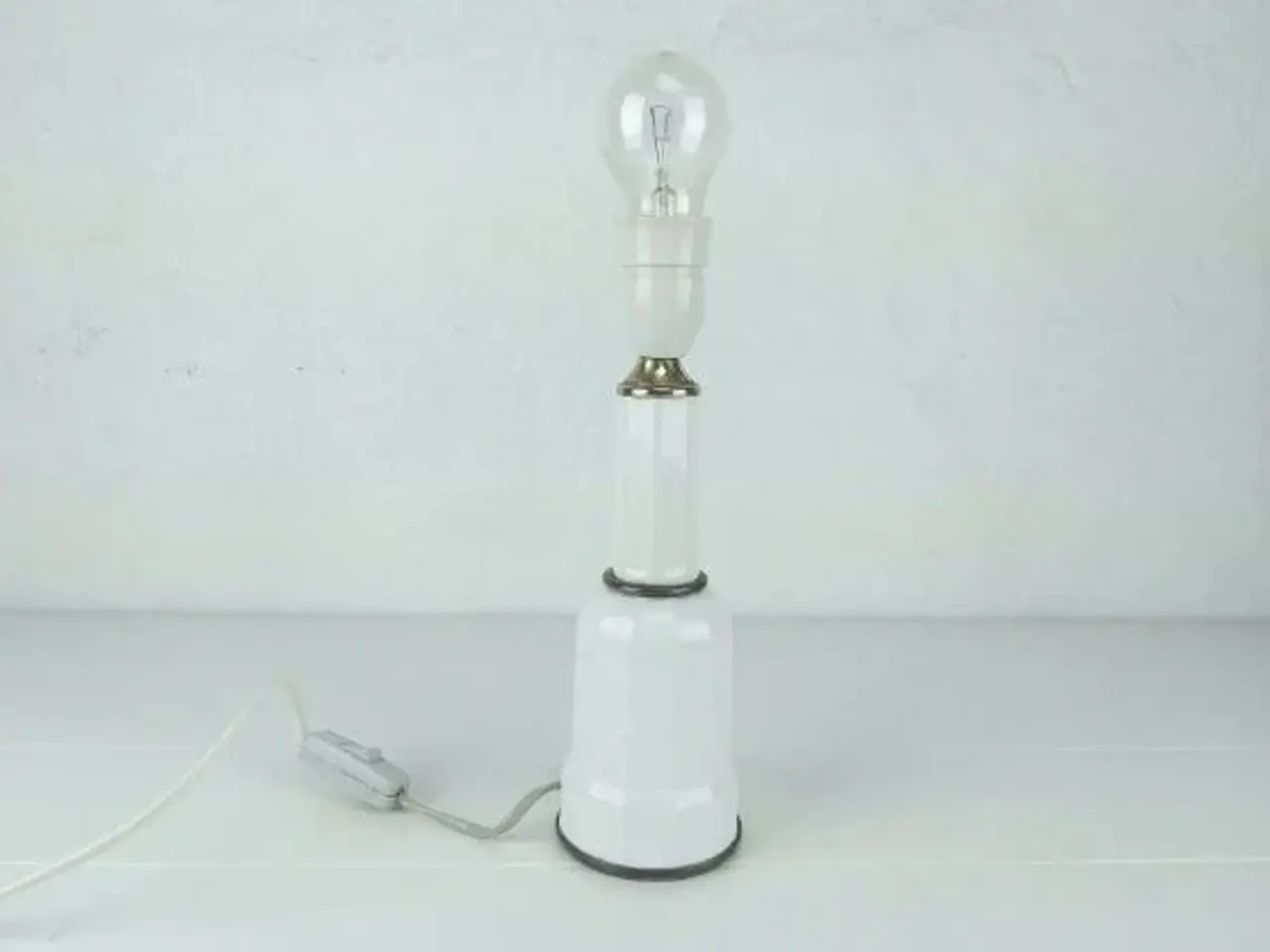 Billede 1 - Flot Heiberg lampe med fod og samlinger i Messing.