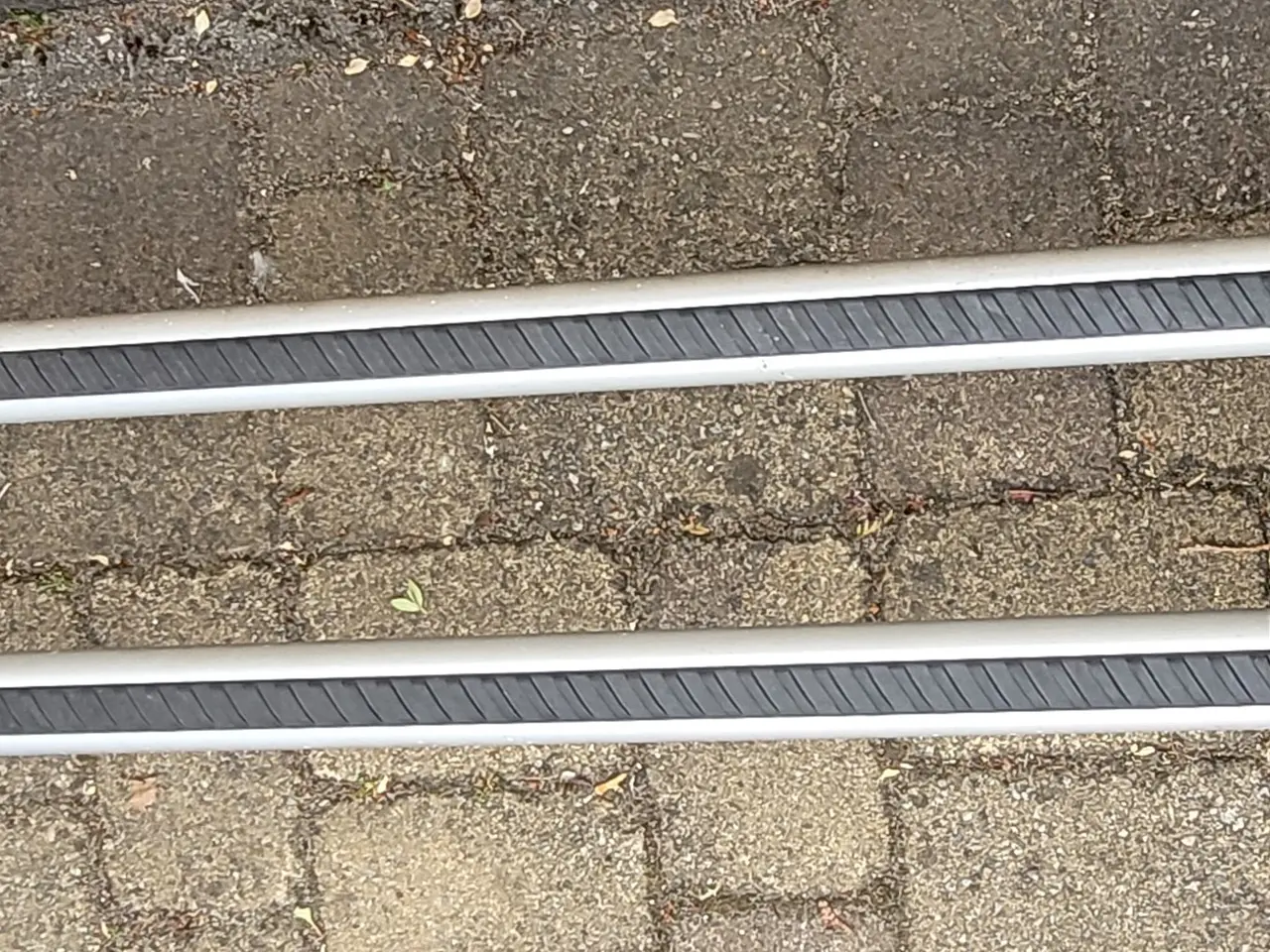Billede 4 - Tagbøjler til Ford Focus + tagboks til samme.
