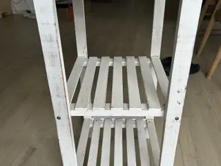 Hvid reol med 3 niveauer