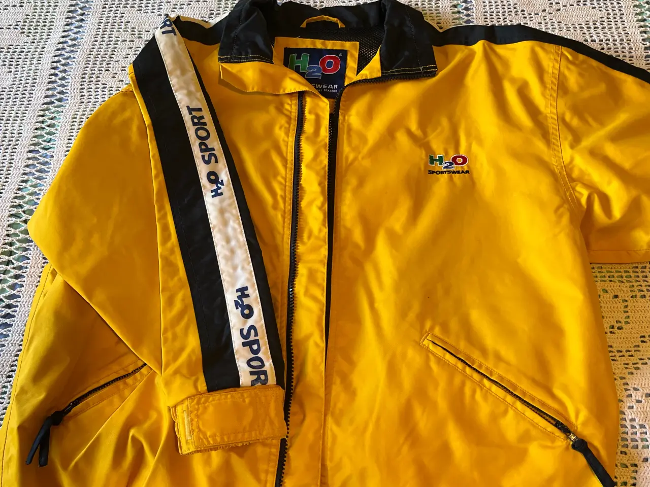 Billede 1 - Jakke H2O sport str. 152