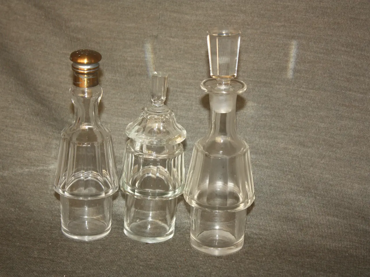 Billede 2 - Gammelt platmenage 3 stk. salt