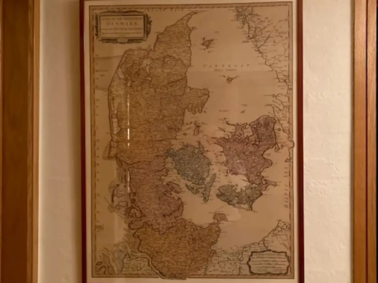 Billede 1 - Danmarkskort i flot ramme.