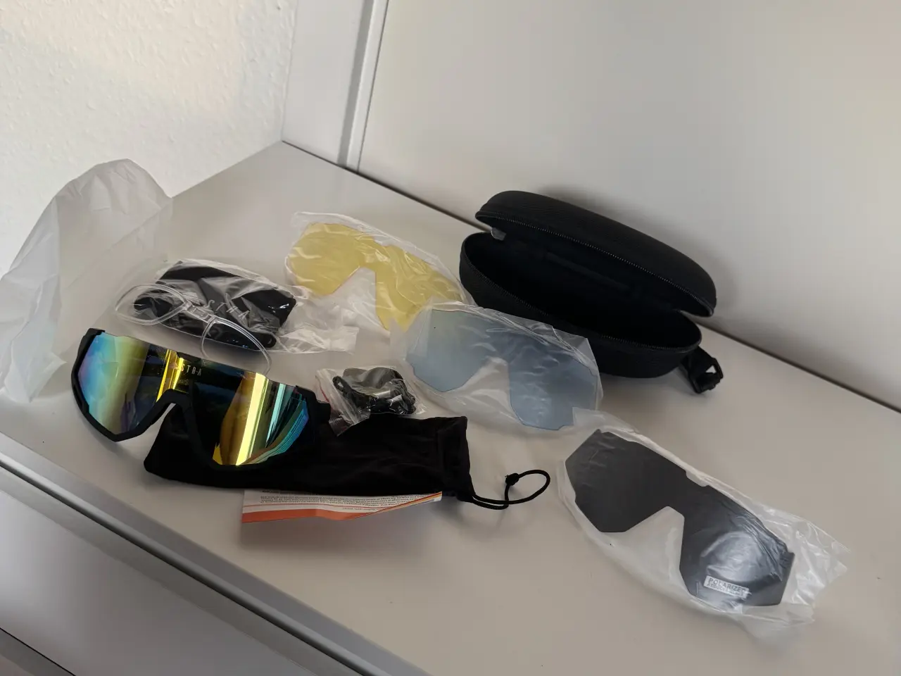 Billede 2 - Astra solbrille sæt sælges.