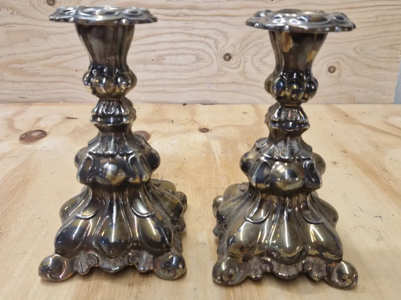 Billede 2 - 2 klassiske lysestage 18 cm høje 