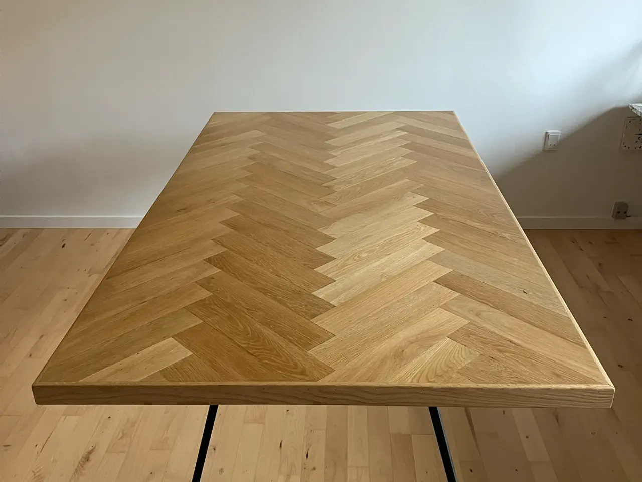 Billede 2 - Spisebord + stole