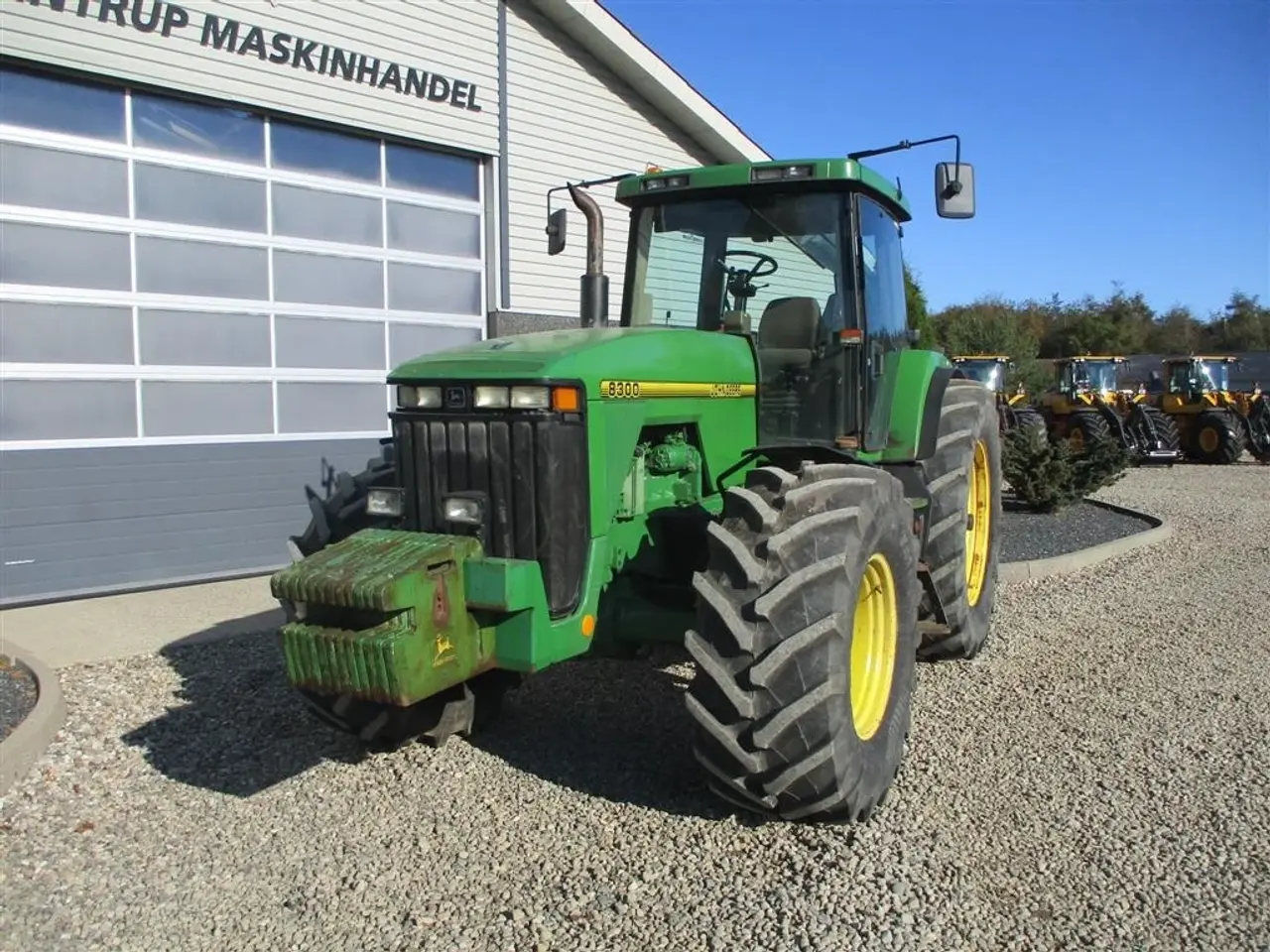 Billede 5 - John Deere 8300 Pæn regulær traktor med rigtig gode dæk på.