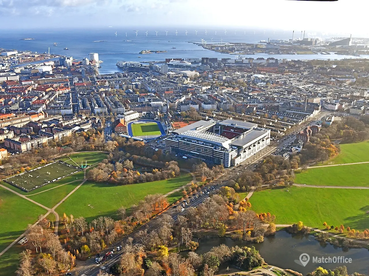 Billede 2 - Med kontor i Parken kan I spille bold med de bedste