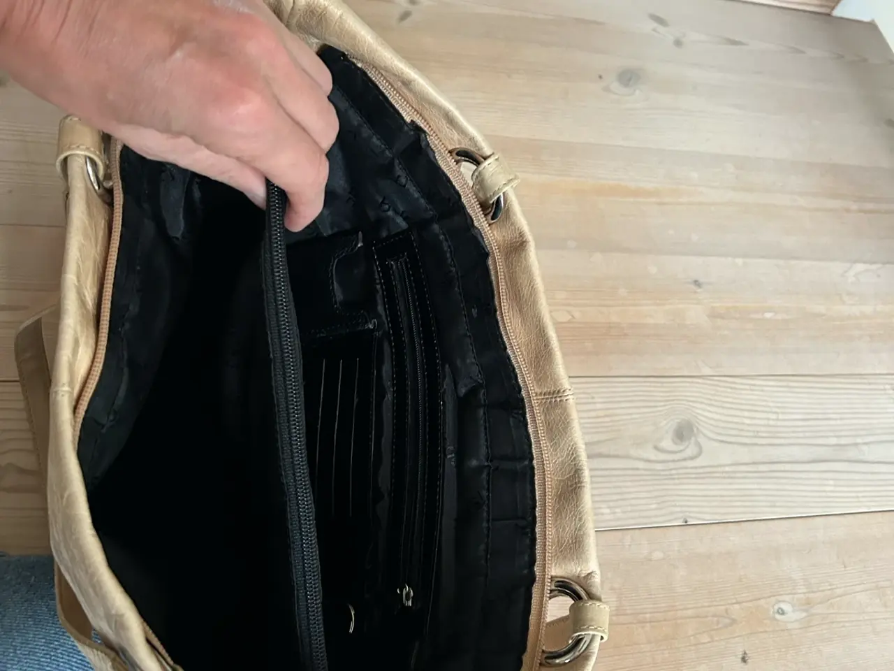 Billede 8 - Belsac skuldertaske i beige læder