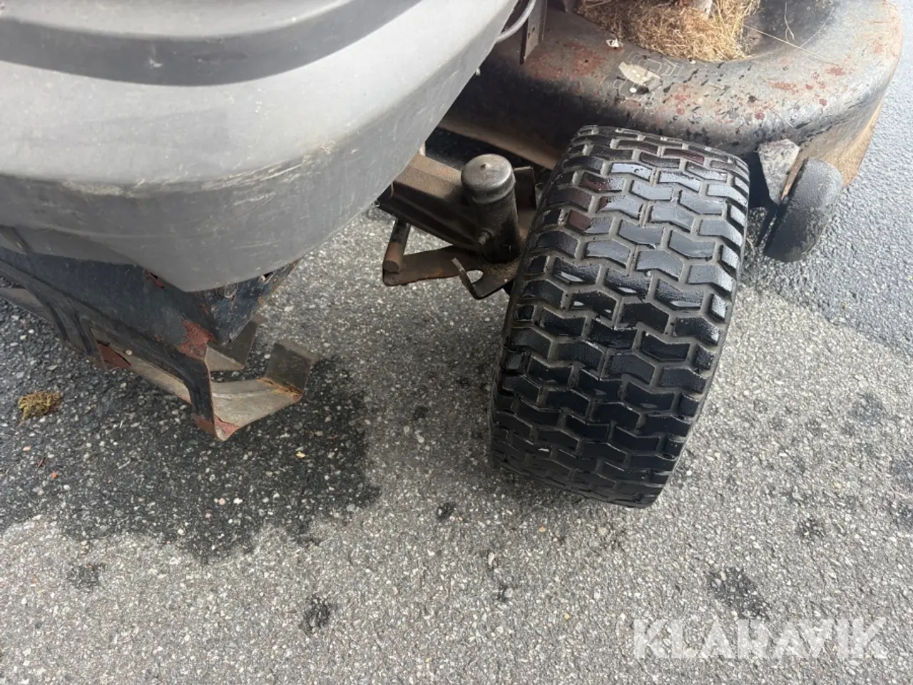 Billede 11 - Græsslåmaskine Husqvarna YTH 150 TWIN