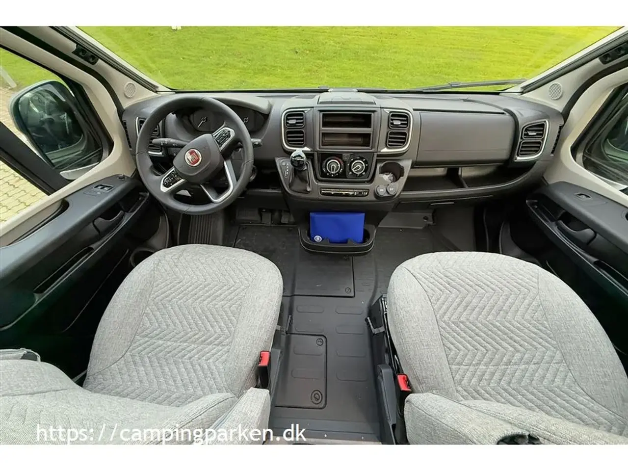 Billede 3 - 2024 - Dethleffs   Smart Dethleffs camper van under 6 meter med dobbeltseng og automatgear