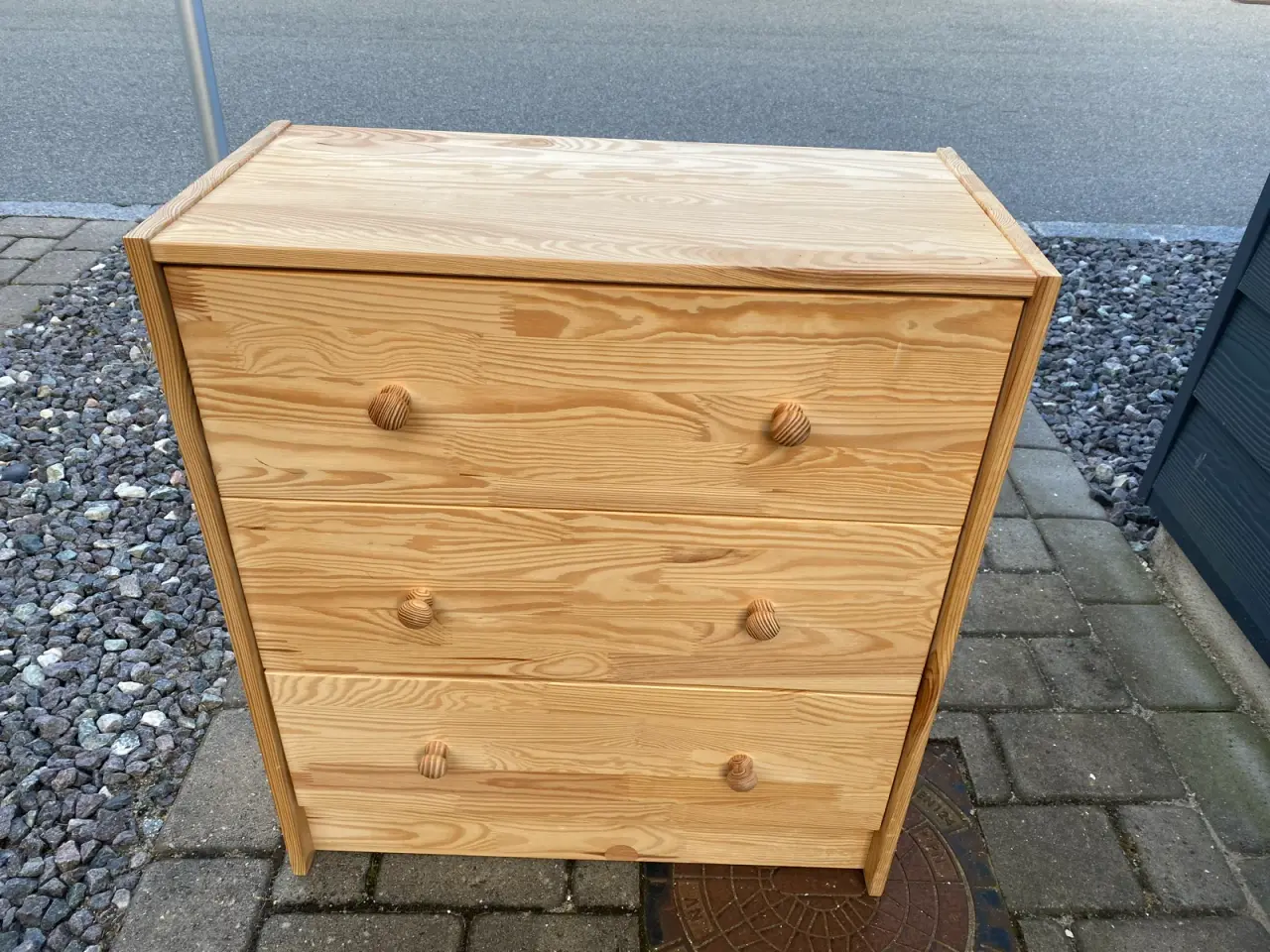 Billede 1 - Kommode i træ med 3 skuffer
