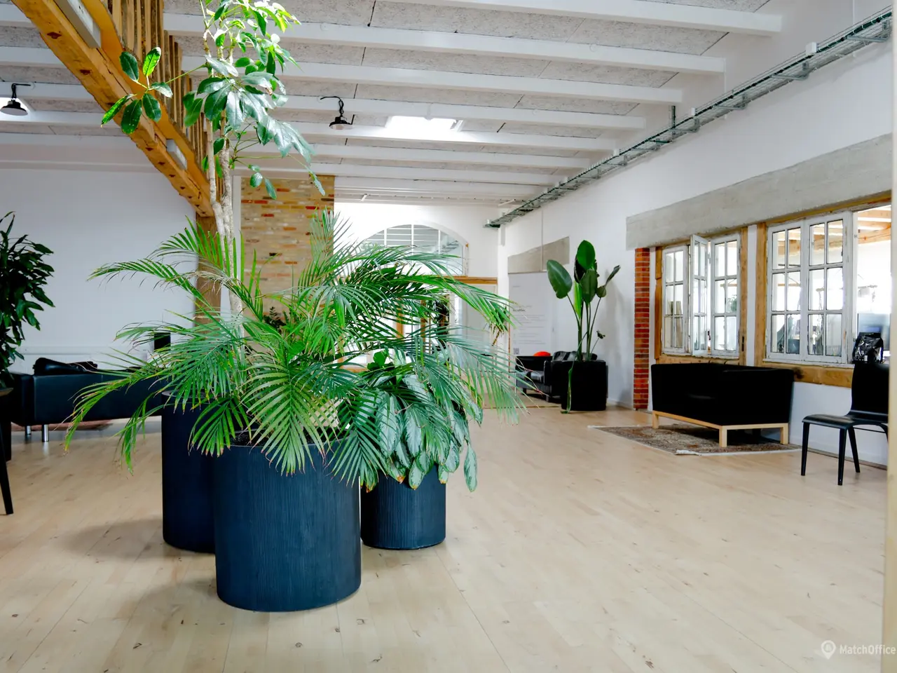 Billede 7 - Højloftet kontor med showroom