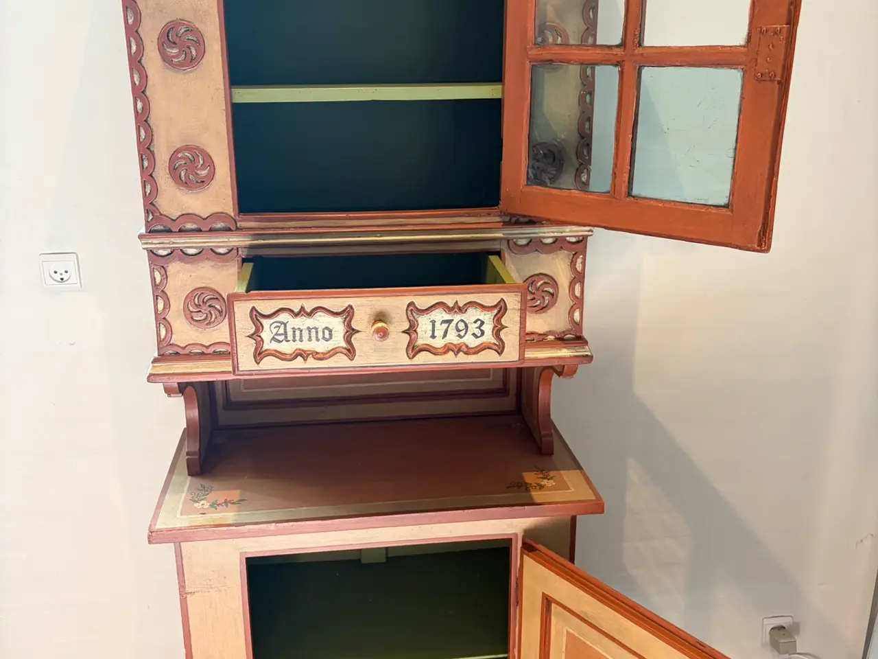 Billede 2 - Antik vitrine, skab og overskab