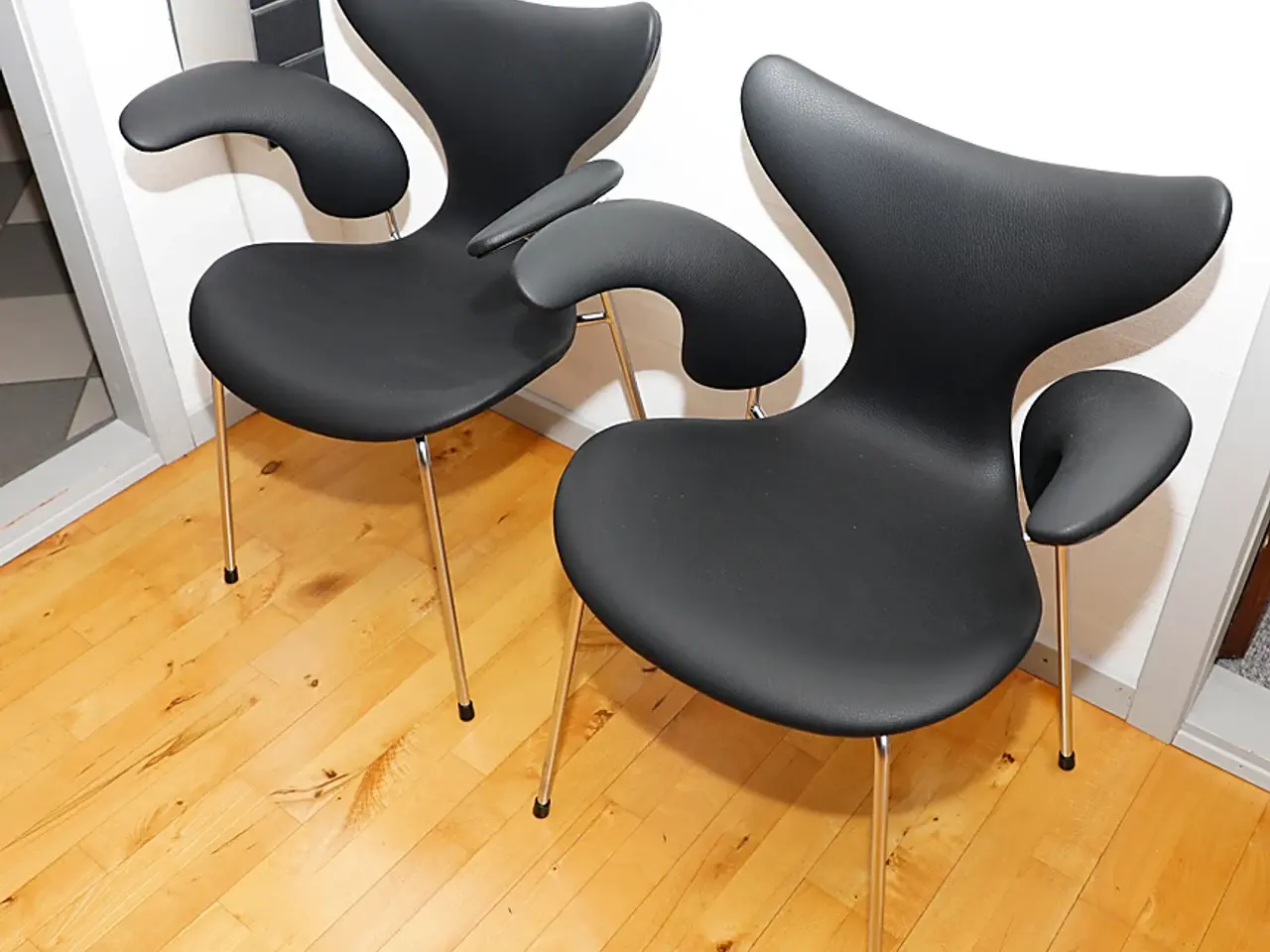 Billede 1 - Arne Jacobsen Mågen/Liljen 3208,fuldpolstret  
