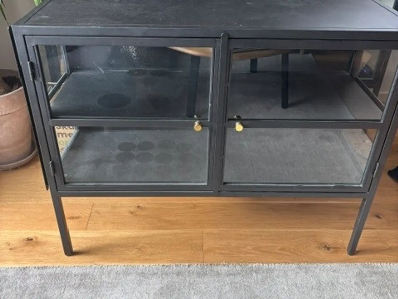 Billede 1 - ILVA Zamora vitrineskab i sort metal & glas