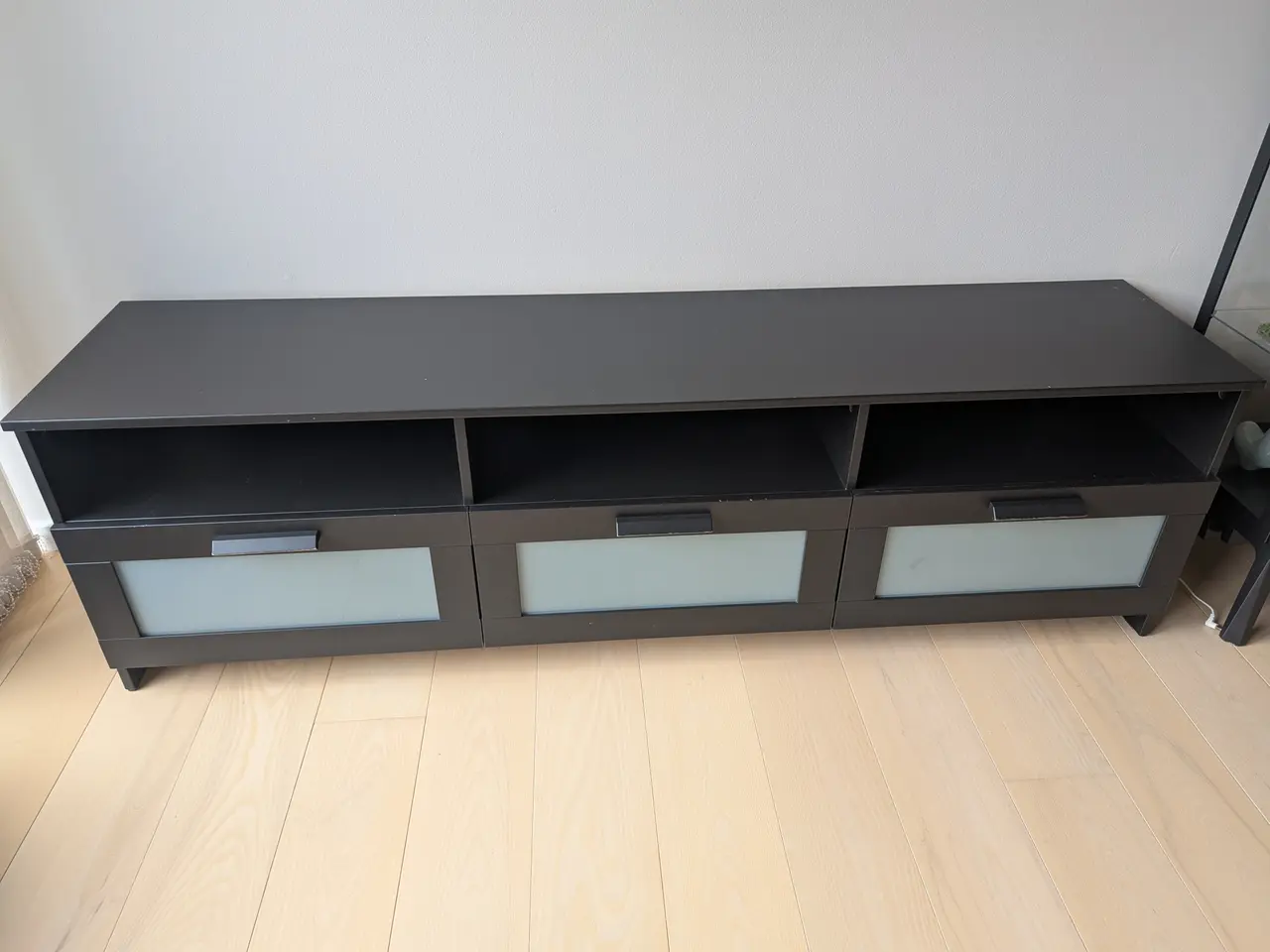 Billede 5 - Sort IKEA BRIMNES TV-bord med tre rummelige skuffe