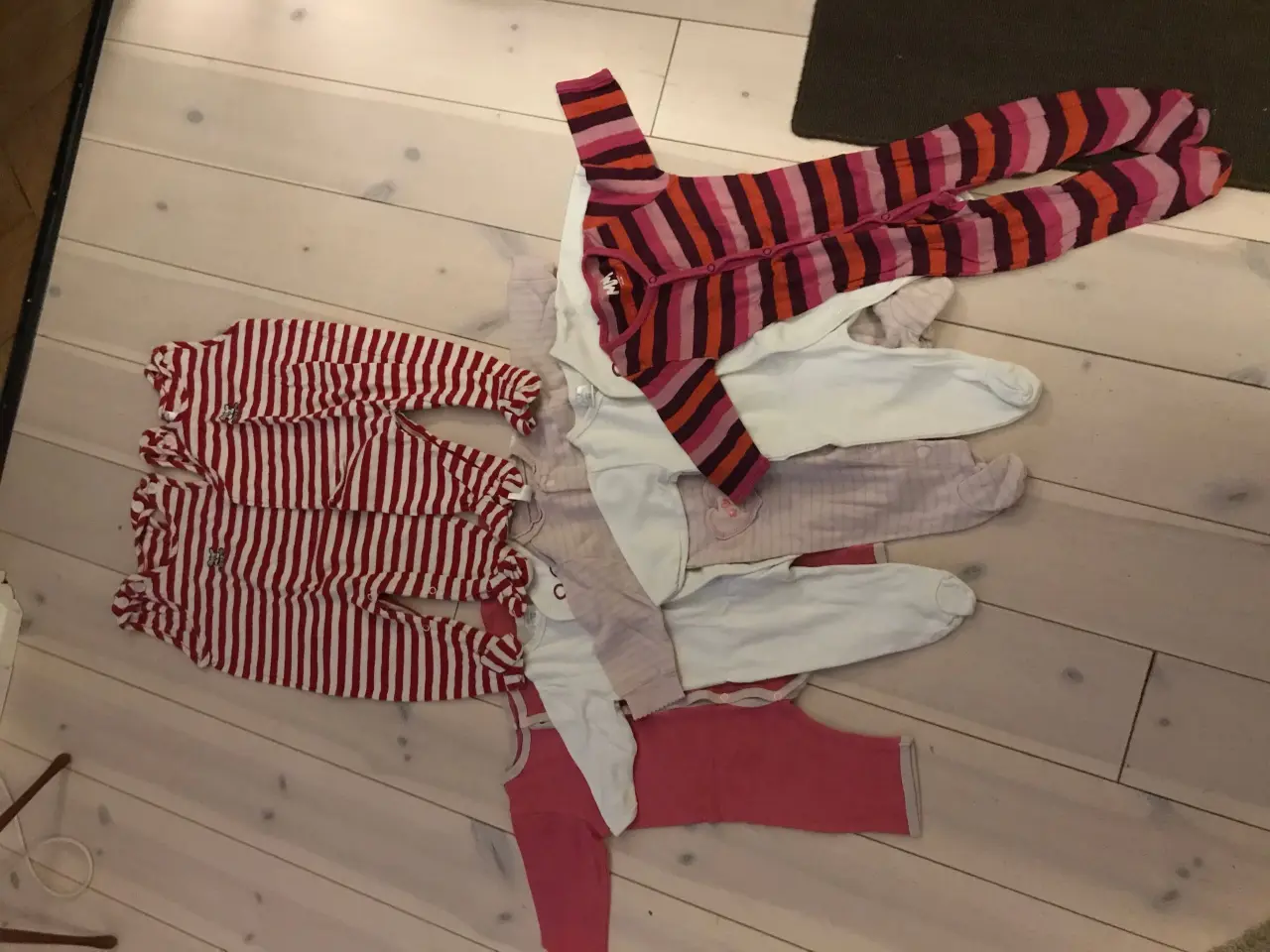 Billede 1 - Pigetøj, 7 dele, str. 68