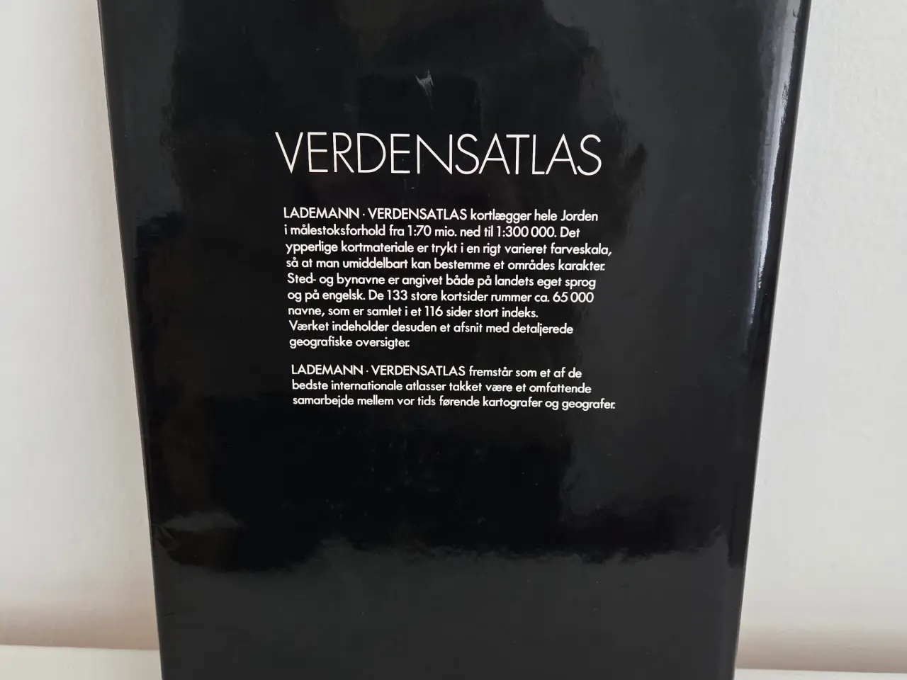Billede 2 - Lademann Verdensatlas bog