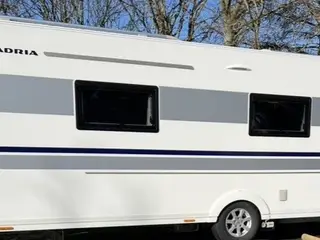 Adria Alpina 663 HT Med meget godt udstyr.