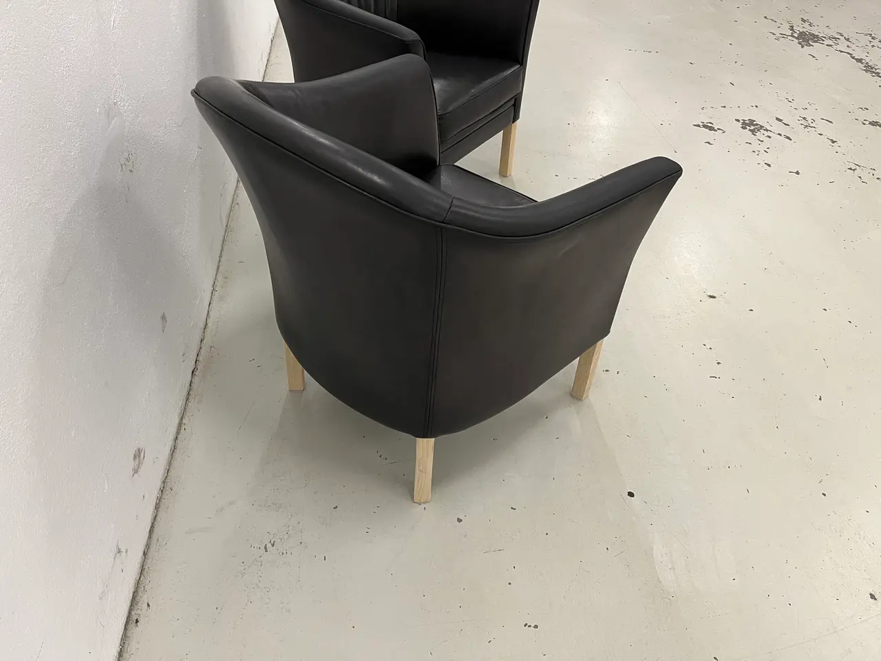Billede 8 - 2 Mogens Hansen MH80 stole i sort premium læder.