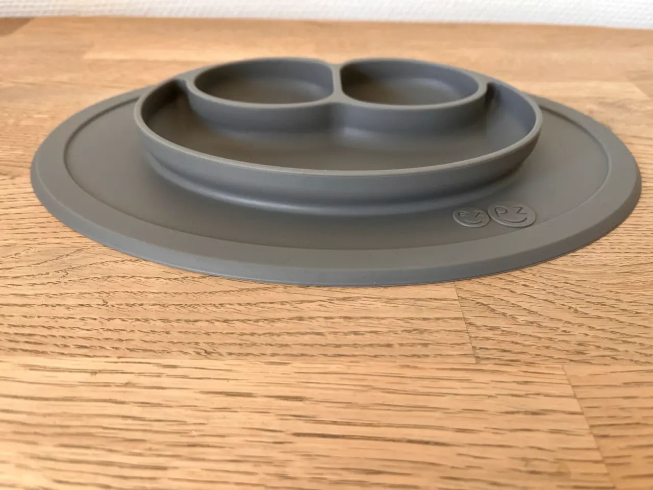 Billede 2 - SOM NY EzPz Happy Mat silikone tallerken, mørkegrå